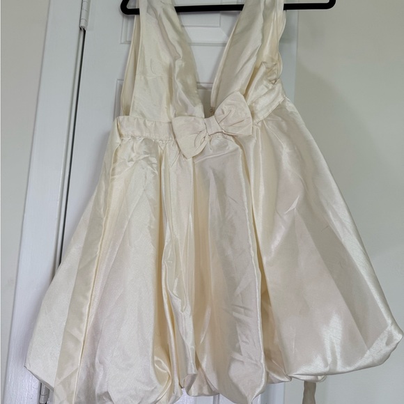Mable Dresses & Skirts - Elegant Cream Bridal Dress with Bow